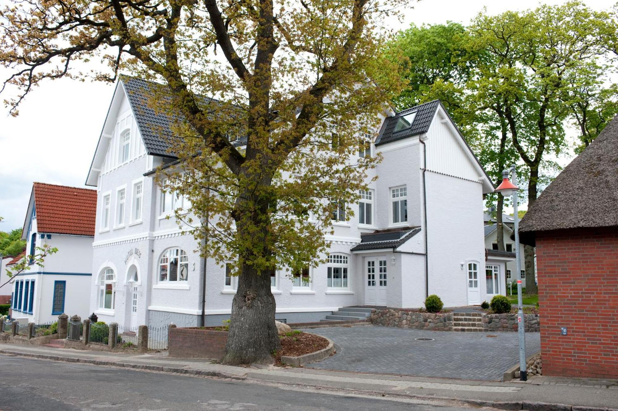 Hotel Bess Albersdorf  Екстериор снимка